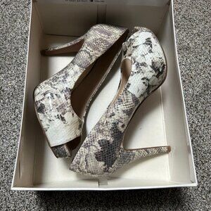 Nine West Camya Snakeskin Peep Toe Heels – Grey/Tan – Women’s 7M – New in Box